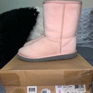 Holding for @catiesmiles Classic Ugg Youth size 5